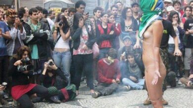 Mulher protesta pelada em São Paulo